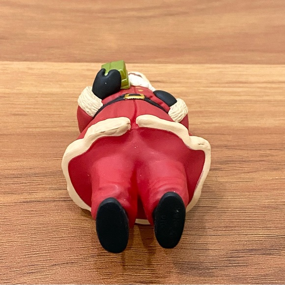 2010 HALLMARK Keepsake One Last Gift AA Santa Christmas Tree Ornament - Picture 8 of 12